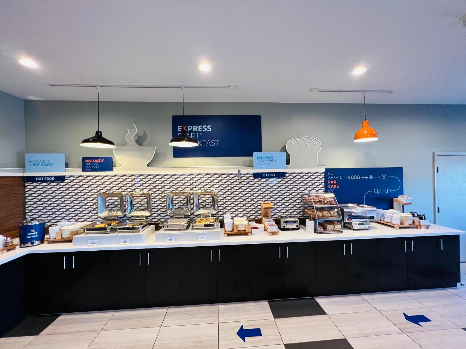 Holiday Inn Express & Suites Salinas an IHG Hotel Main image 1